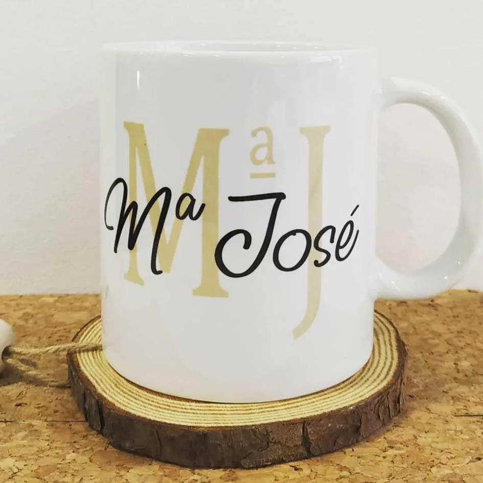 Taza personalizada con la inicial y el nombre. Personal Gift Ávila